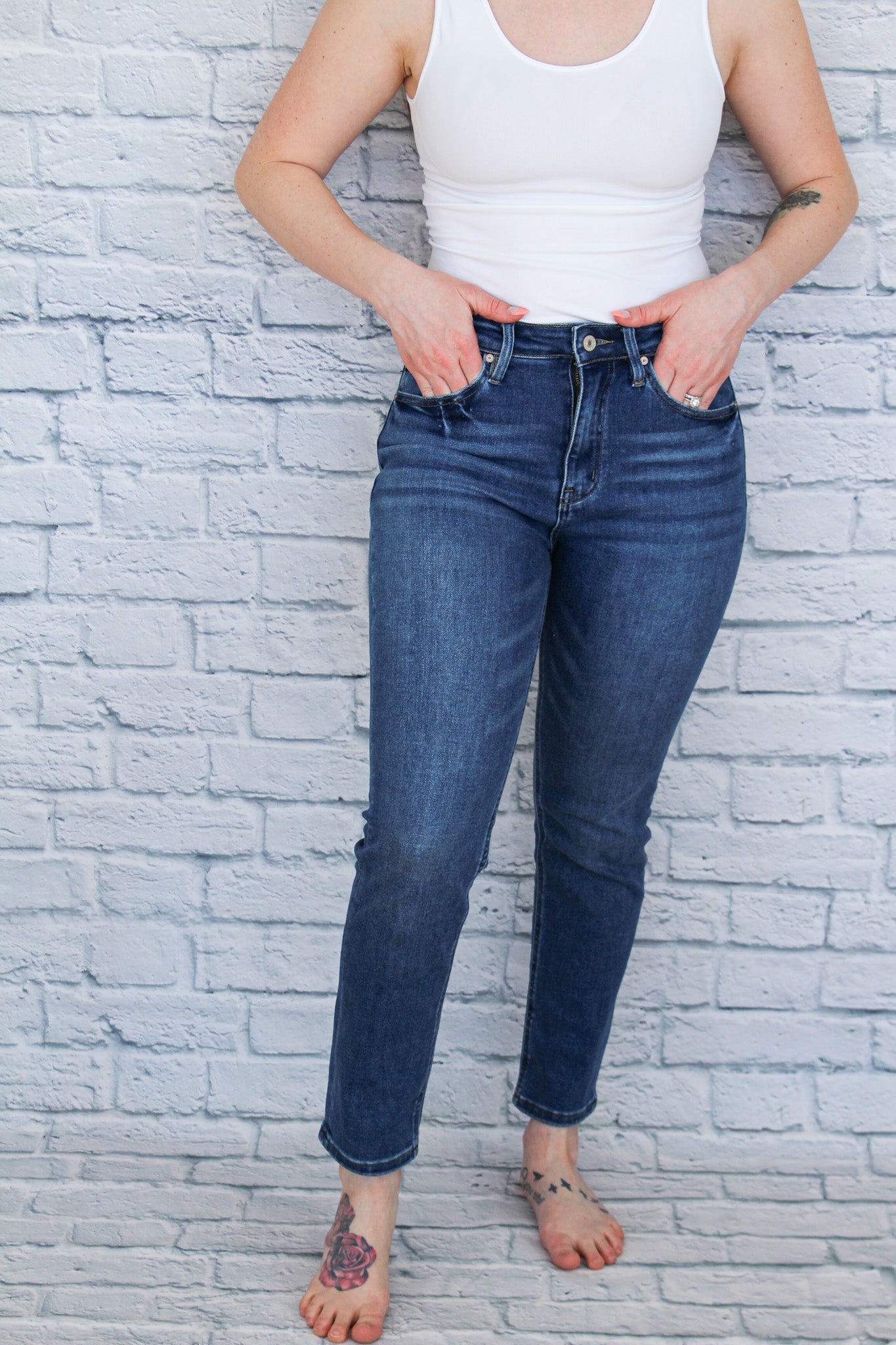 Holly High Rise Slim Straight